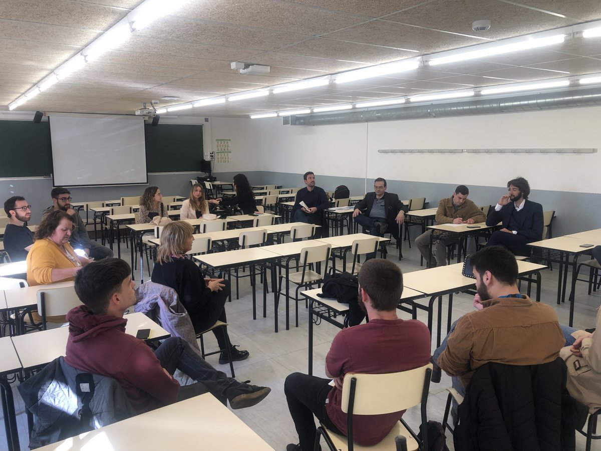 Durant la presentació de l’Alumni <a href="/GrauSeguretat/">Grau en Seguretat</a> s’han exposat els seus objectius.

✅ Vincular universitat, administració, empresa i societat
✅ Avançar en la millora del coneixement en seguretat 
✅ Potenciar la imatge de qualitat del grau a escala nacional i internacional