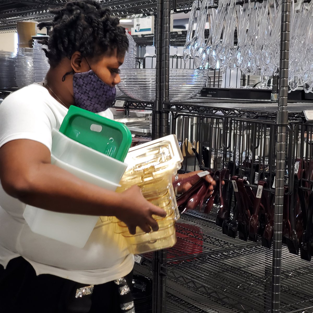 reachjacksonms's tweet photo. . . . NOW we READY TO SERVE EVERYBODY!!! It's GRAND OPENING TIME! (wait for next post 😜) MAJOR THANKS to @Mason Greene &amp; H&amp;R for ALL the DONATIONS!
Cashapp: $JRCJXN
#followmypostsfor2weeks
#thentonow
#wearebettertogether
#givinghomestothehomeless
#givinghopetothehopeless https://t.co/8wSyEaJpAQ