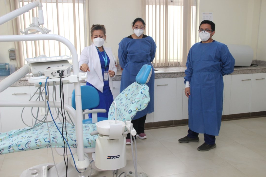 DPS_LosRios's tweet photo. Además, en estas visitas técnicas, la coordinadora Tamayo revisa junto al equipo zonal, indicadores de gestión en programas de promoción de la salud, coberturas de vacunación y atención, infraestructura y equipamiento de los establecimientos de salud. https://t.co/ZnSAp1y36V