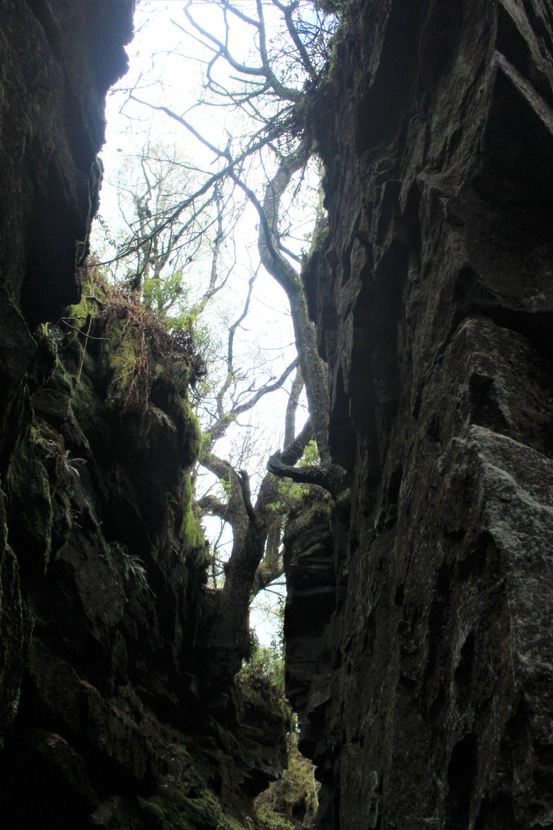 1/1 Found this cool place today while #hiking in #PeakDistrict 👍😍 

#LudsChurch #hiking #hikingadventures #Staffordshire #Buxton #photography #PHOTOS #nature #spring