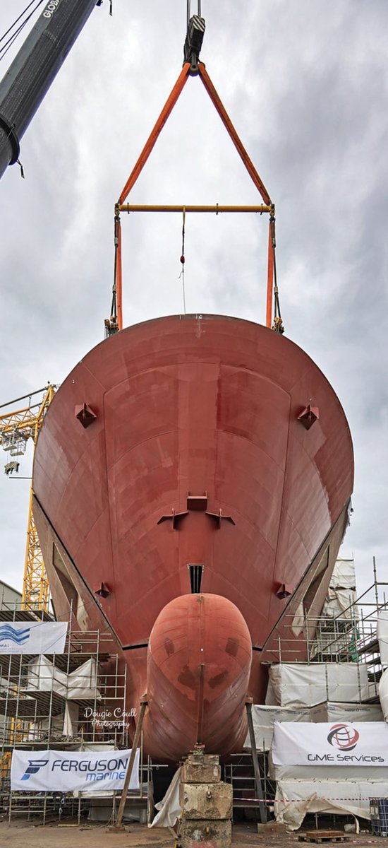 Bow section lowered in to place at Ferguson’s.

#fergusonmarine #portglasgow #inverclyde #shipbuilder #shipbuilding #shipsinpics #calmac #cmal