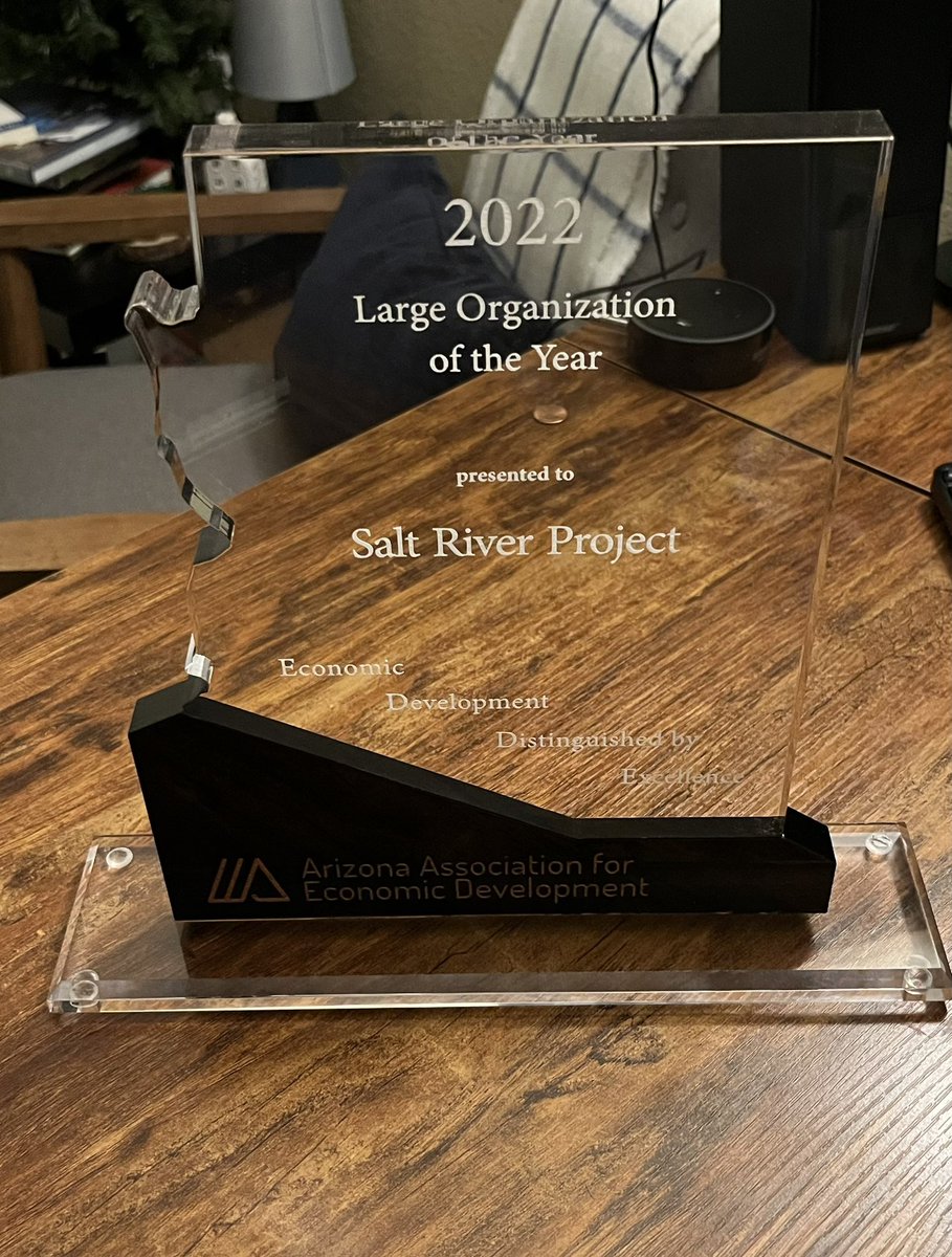 marcvalenzuela's tweet image. Last week was very exciting for the @SRPconnect Economic Development team. We brought home an Economic Development Distinguished by Excellence (EDDE) Award from the @_AAED Spring Conference recongnizing us as the 2022 Large Organization of the Year. Go team!