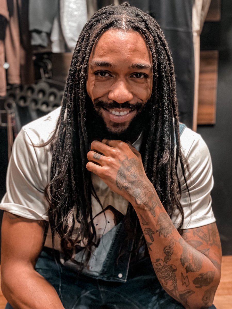 ZionDreadmaker's tweet photo. É sempre um prazer realizar o sonho de vocês, e dessa vez foi a vez do Davi Oliveira, veio direto do Rio de Janeiro para tecer sua coroa em nosso ilê 🙌🏿🌱✊🏿

Obrigado pela confiança irmão 

#locs com extensões 
#antesedepois #beforeandafter #blackman #dreadlocks #dreadhead https://t.co/ChdLkrL9do