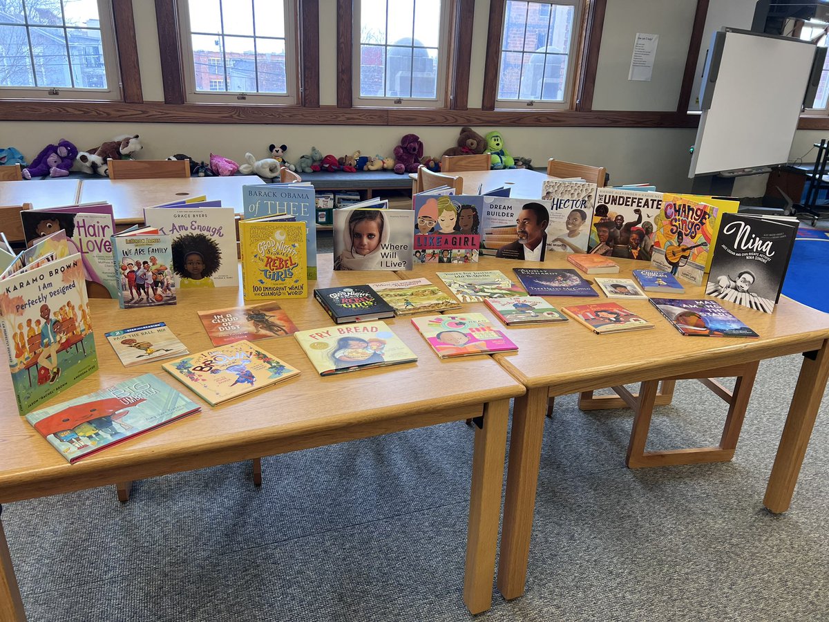 LibEricksen's tweet image. We are so grateful for the 150 books donated from Lake Ave Baptist church. A big thank you to Jane Grant for making it happen. The kids can’t wait to start reading them! 📚#diversereads #libraries #bookdonation @HammondTerrilyn @RCSDsch5