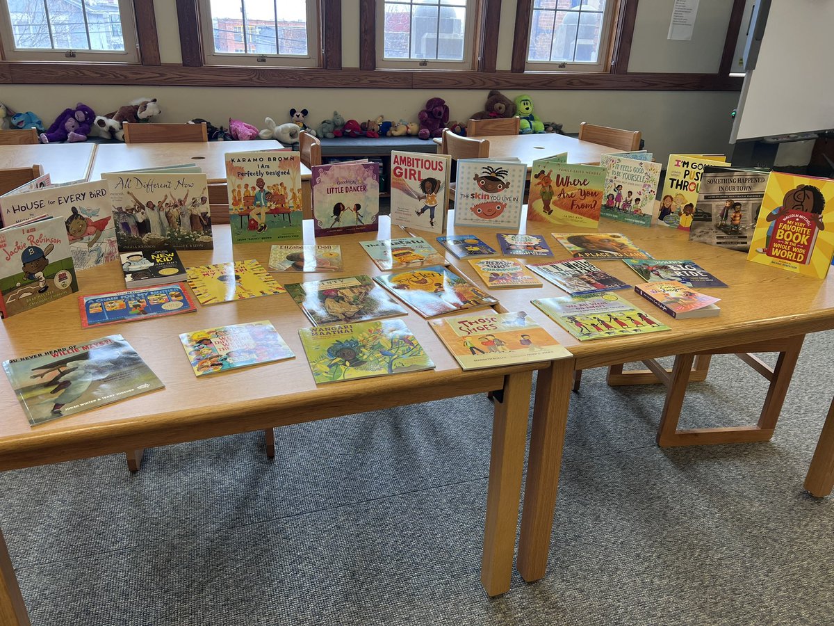 LibEricksen's tweet image. We are so grateful for the 150 books donated from Lake Ave Baptist church. A big thank you to Jane Grant for making it happen. The kids can’t wait to start reading them! 📚#diversereads #libraries #bookdonation @HammondTerrilyn @RCSDsch5