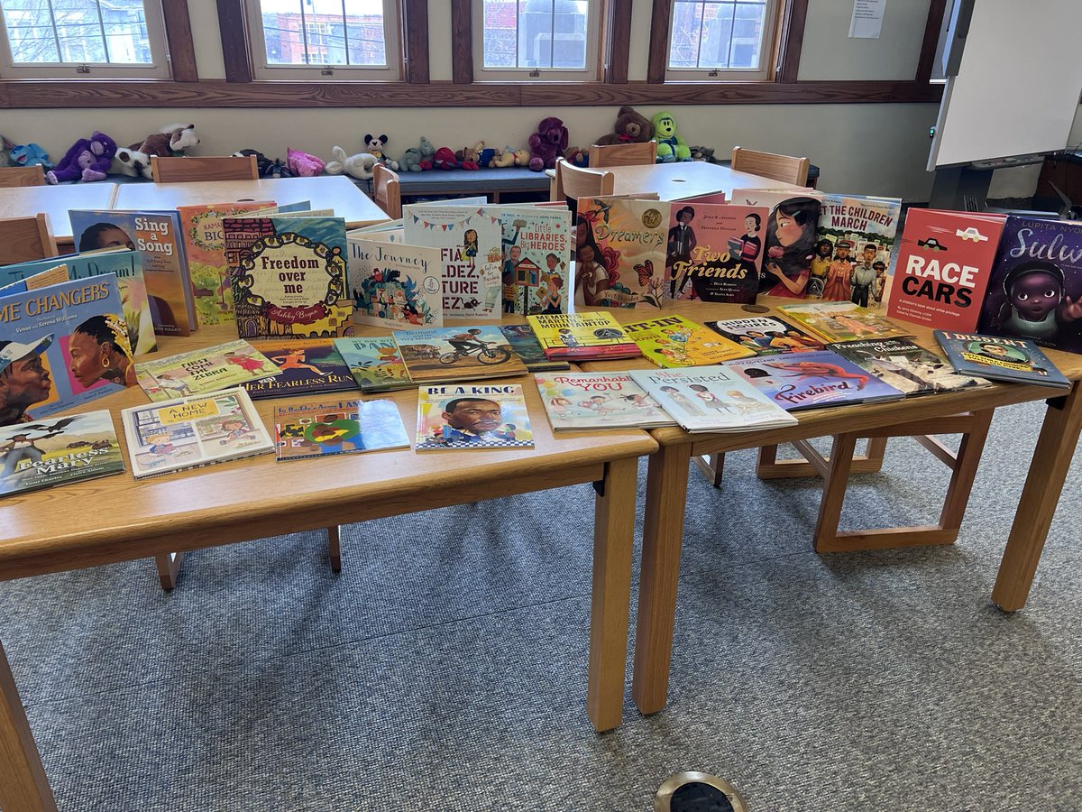 LibEricksen's tweet image. We are so grateful for the 150 books donated from Lake Ave Baptist church. A big thank you to Jane Grant for making it happen. The kids can’t wait to start reading them! 📚#diversereads #libraries #bookdonation @HammondTerrilyn @RCSDsch5