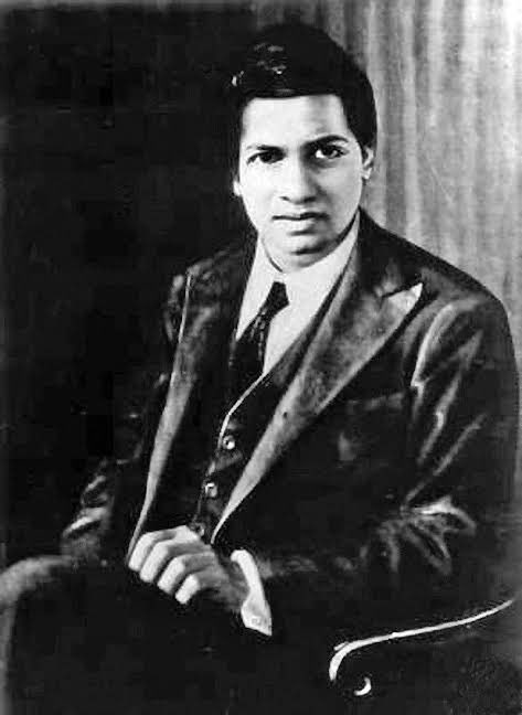 26/04 - the Remembrance Day of one of the brightest minds India gave the world - #SrinivasaRamanujan. Today, however I ended up remembering another man - who was born 4 years after Ramanujan died, but whose life was inextricably entwined with Ramanujan’s. (1/n)
