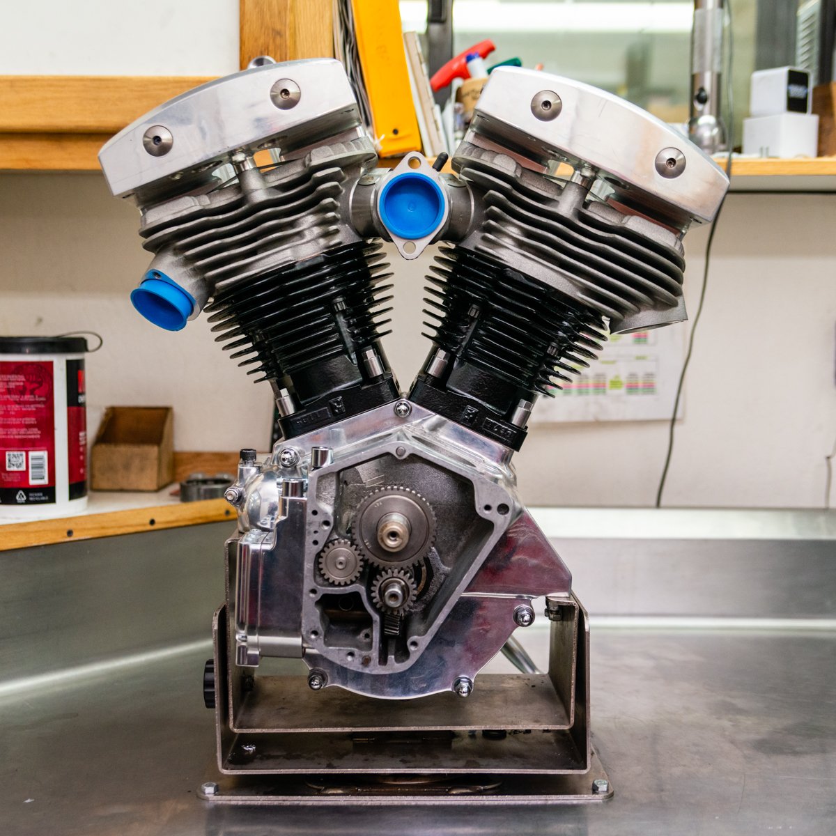 RAM_Products's tweet photo. Your motorcycle's engine is like the Tin Man: It needs oil to run properly. Without it, your engine could overheat and seize up. #RamProducts #RamSanJose #SanJoseBikes #AmericanBikes #30Years #HarleyDavidson #HarleyDavidsonCA #Motorwork #BikeRepair https://t.co/rgS0Zxx4FT