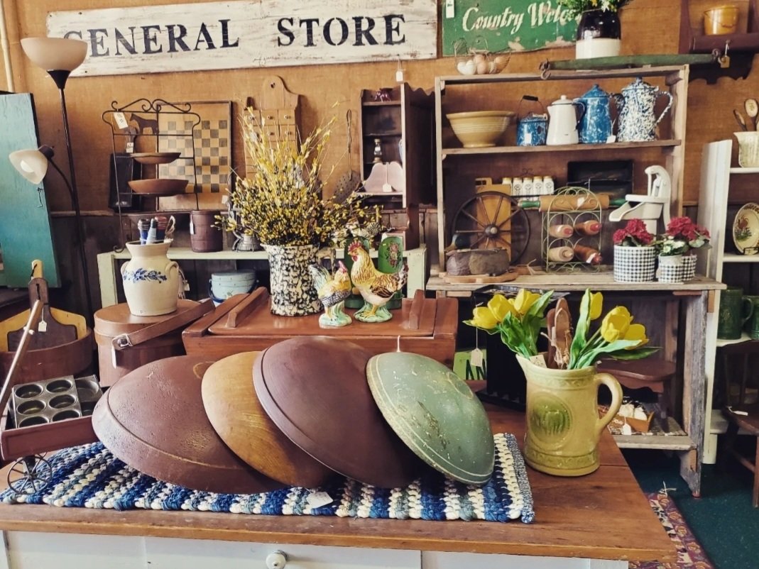 Some gorgeous treasures for your Tuesday. 😍 #antiques #waynecountyindiana #homeinwayne #antiqueshopping #antiqueshop #smallbiz #smallbusiness #Cambridge #CambridgeCity #Indiana #indianapolis #Richmond #RichmondIndiana #shopsmallwc #paintedwood  #pickers #cincinnati #bloomington