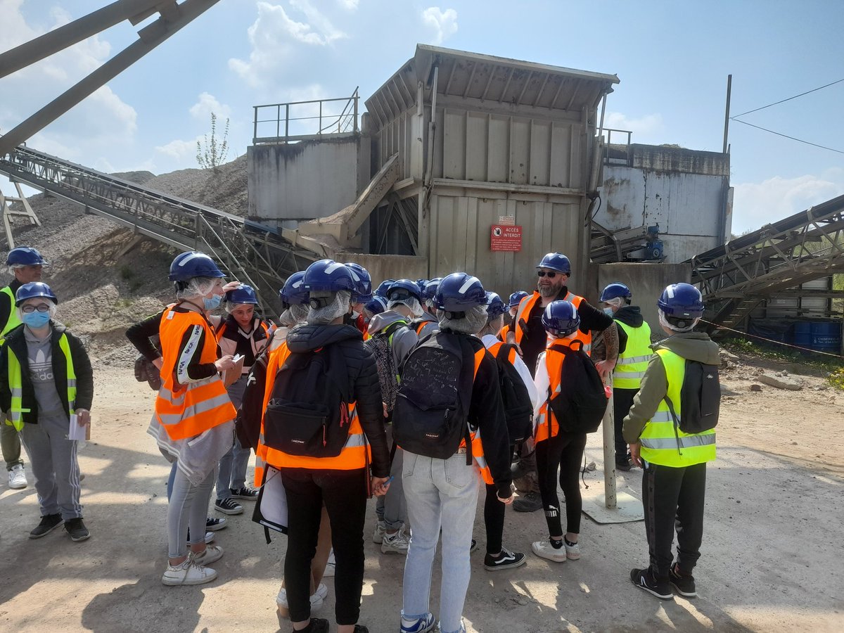 stelli_88's tweet photo. Encore 2 belles visites par des classes de 5ème du @collegevangogh de la carrière @GroupeVicat à Blénod-Les-Pont-A-Mousson. https://t.co/HKl8Yn62Tl