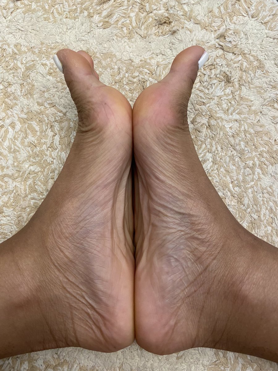BunionB1's tweet photo. Oh hell y’all 👋🏾 #Tuesday

#wavy #soles #feet #arches https://t.co/JbG6nQWM5d