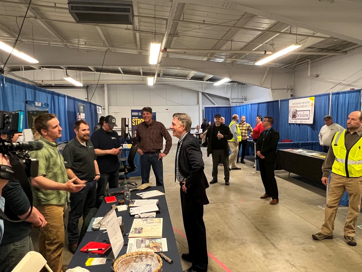 Today I visited 'Vermont's Largest Job Fair' in Essex Jct., put together by @agc_vt, to speak with hundreds of jobseekers and employers. We must continue to focus our efforts on growing the workforce and making Vermont more affordable for families and businesses.