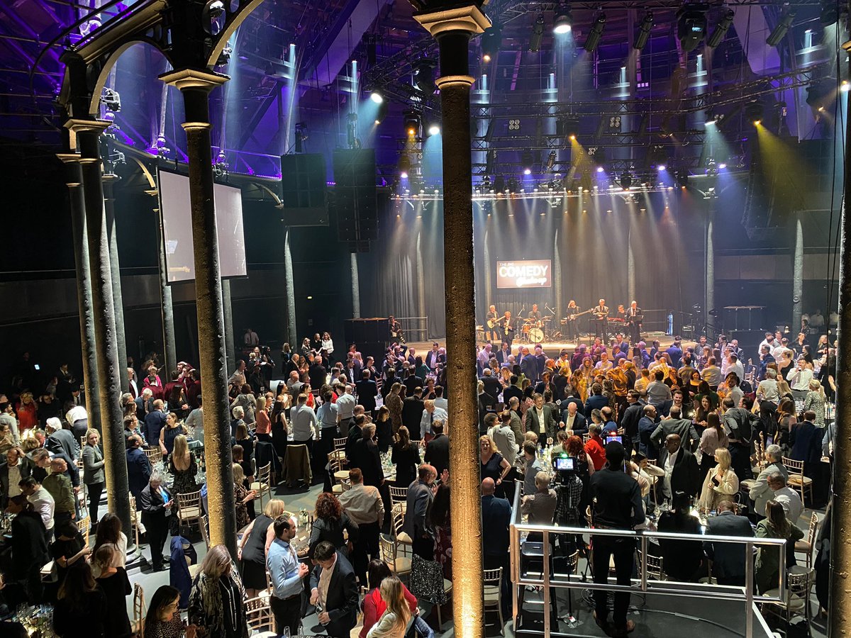 We’re ready for a great night at the #BigComedyShakeUp22. Amazing to see the room so full. Kindly supported by @SaundersonHouse and <a href="/BudBrewingUKI/">Budweiser Brewing Group UK&I</a>
