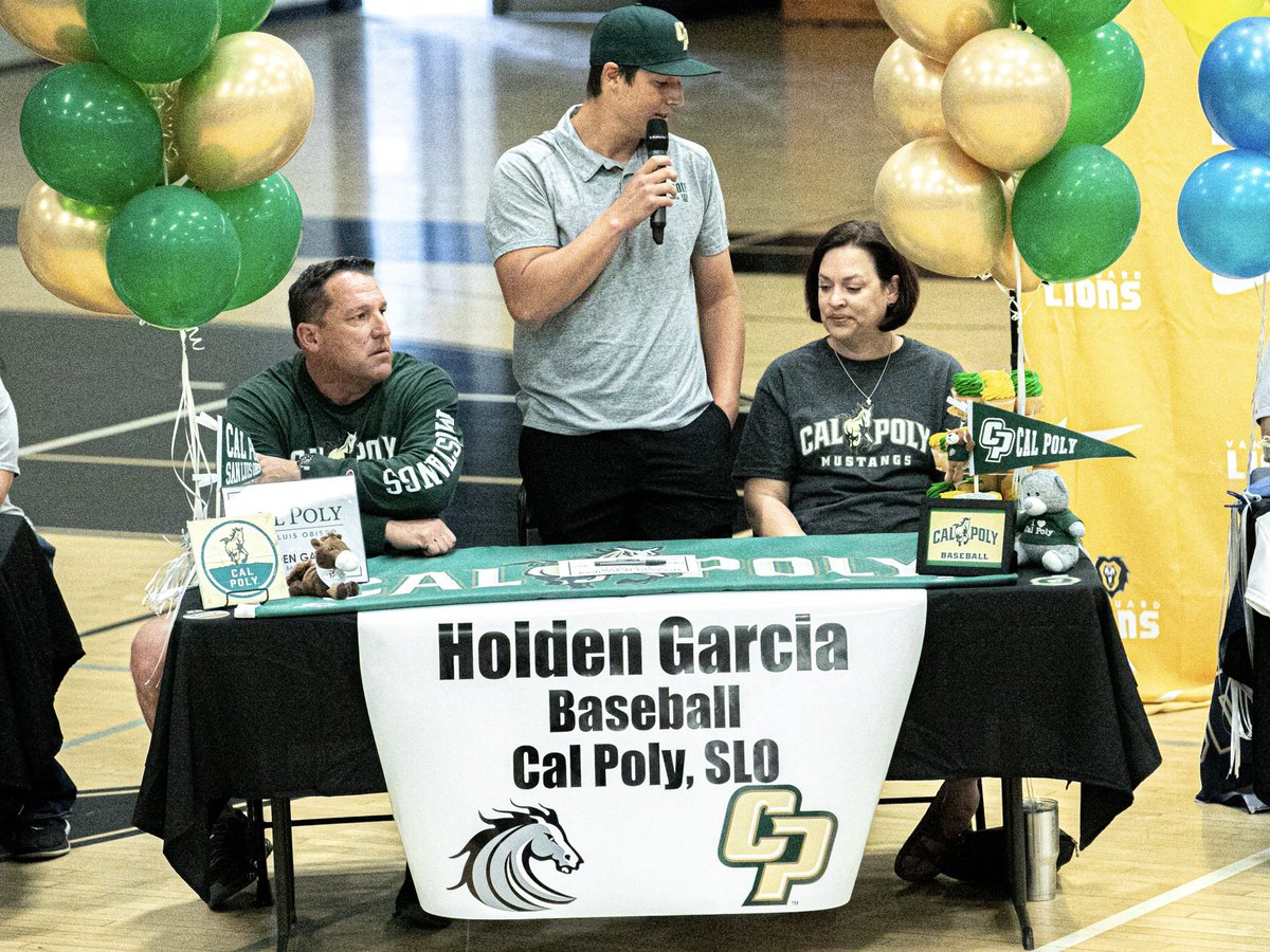 Congratulations to all of the Stockdale Mustangs that signed their letters of intent to play at the collegiate level!

#KHSDAchieve