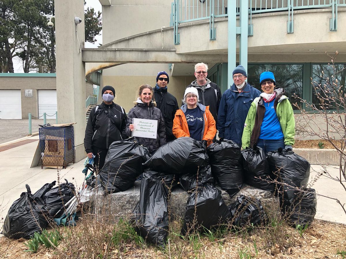 friendsctmparks's tweet photo. Thanks to the 14 people who came out to collect 21 bags of litter in Cedarbrook Park on Saturday!
Special thanks to @LiveGreenTO and @WoburnLPT for providing us with equipment.
Thank you also to @paulainslie and @mppmitziehunter for attending!
#CleanTO
#ScarbTO https://t.co/gM9Z0s9pz1