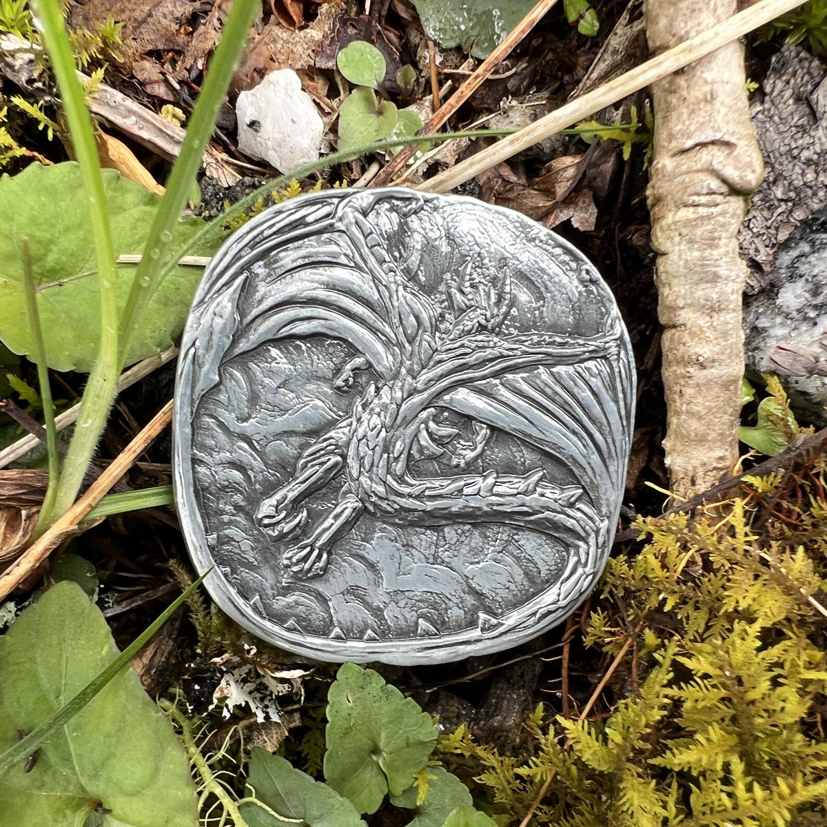 DiceCrypt's tweet photo. So the party wants to sneak up on THIS dragon?
#stealth #dnd5e #bigcoin #pathfinder2e #decisioncoin #badidea https://t.co/Yg7W7sYl9g