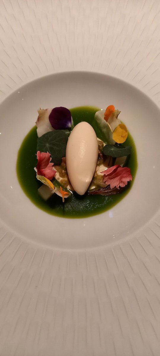 SiCaldwell23's tweet photo. @TheFatDuckBray, we had such an amazing experience today. Thank you so much to the entire team, who were so friendly and knowledgeable! We've wanted to go for ages and it was worth the wait! It was like nothing we'd ever experienced! https://t.co/7Qq3jW3FoJ
