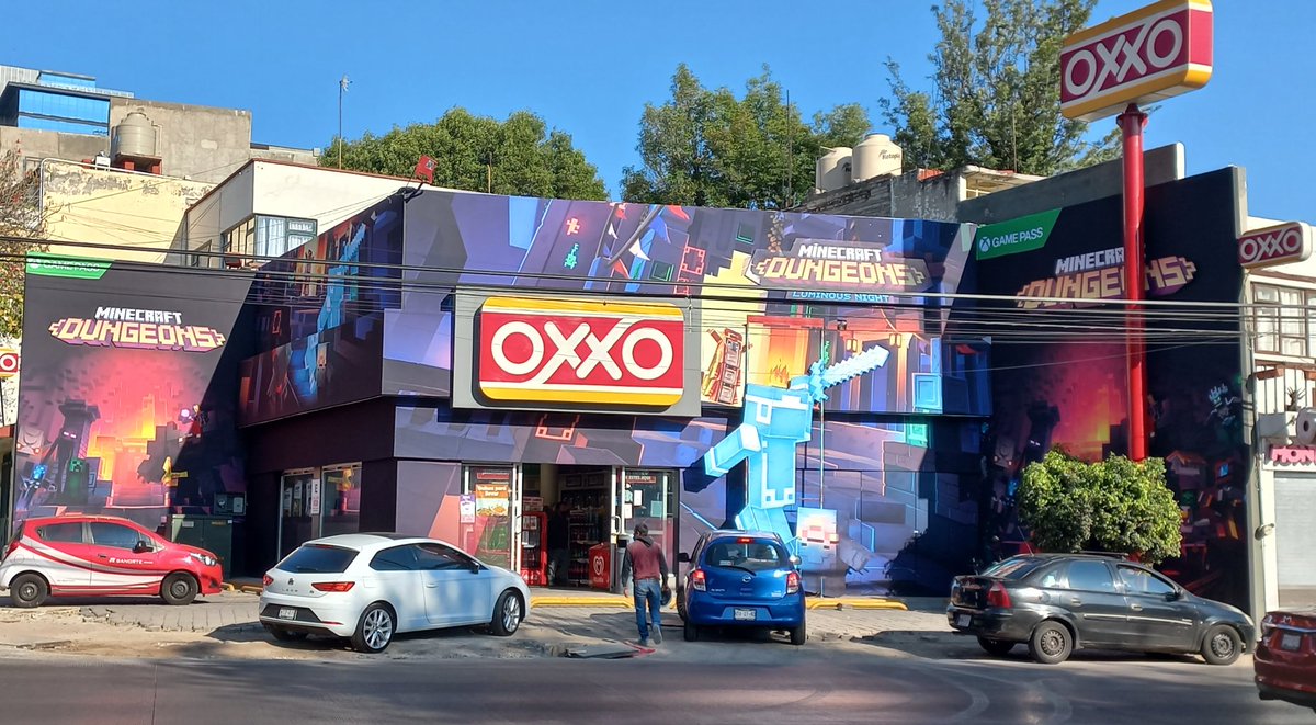 Guillermolink's tweet photo. ¡Esta super padre! la @Tiendas_OXXO tematico de #MinecraftDungeons aqui en la #cdmx. Me gusta como se ve. #Minecraft https://t.co/gDNc4ygzQb