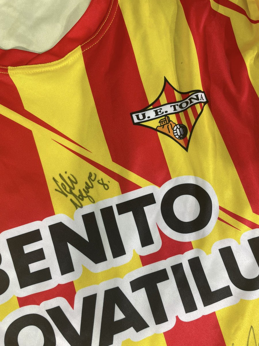 🔥 NOU SORTEIG EN MARXA ‼️ 

🤔 Vols aconseguir aquesta samarreta de la <a href="/FundacioUETona/">UE Tona</a> signada per tota la plantilla per celebrar el seu ascens històric a Tercera RFEF❓

1️⃣ Segueix-nos a Twitter
2️⃣ Fes RT a aquesta piulada

📆 Tens temps fins dilluns 2 de maig!