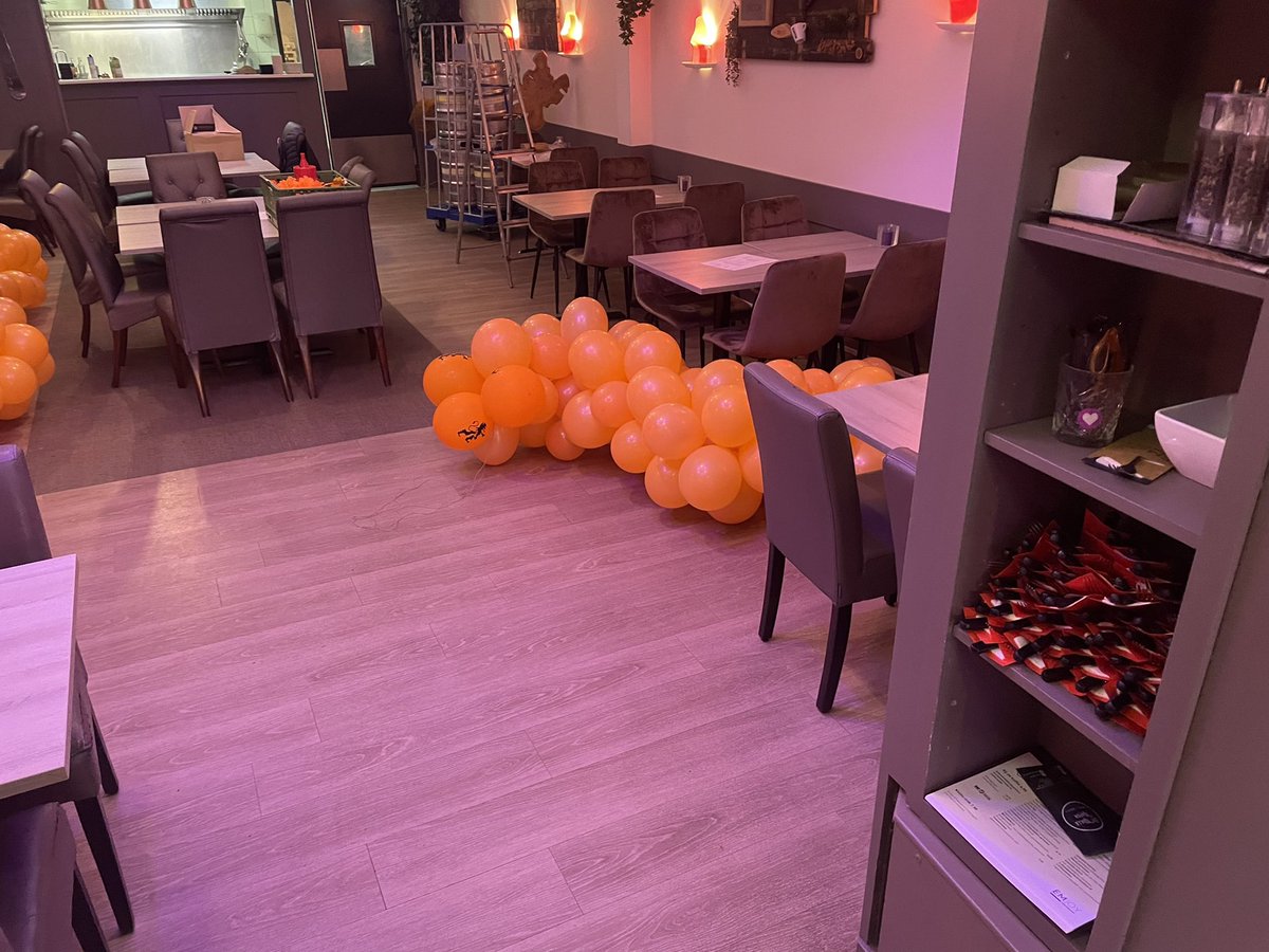 🧡Koningsdag ‘22… We zijn begonnen Eindelijk weer met buitenbar en groot terras🧡

Acties: Koffie met appelpunt 5,- (terras)
Br. Hamburger 4.50, 3 voor 10,- (terras)
Lekkerste koffies en lunch (binnen)
Schnitzels met frites en salade 15,- (binnen)

Tot morgen #putten 🇳🇱
