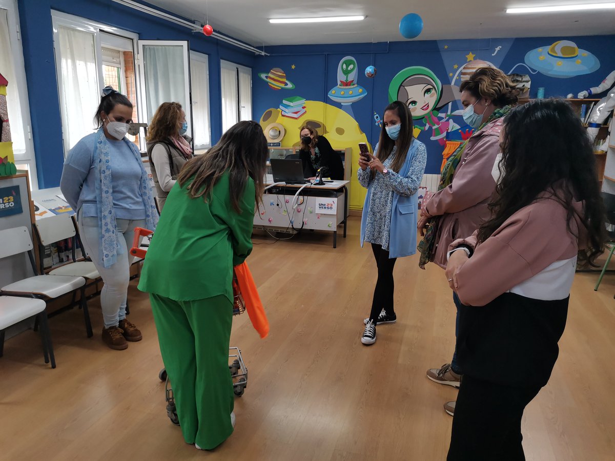 CEIPJuan23Zafra's tweet photo. Hoy hemos vuelto a recibir a nuestras compañeras del CEIP. Patriarca San José de Fuentes de León, CEIP Ntra. Sra. de la Asunción de La Parra y CEIP. Amalia de Sajonia de Santa Amalia, dentro del programa #muévete22 Toca compartir y experimentar sobre ABP, #auladelfuturo y #Rebex https://t.co/25umdyplQo