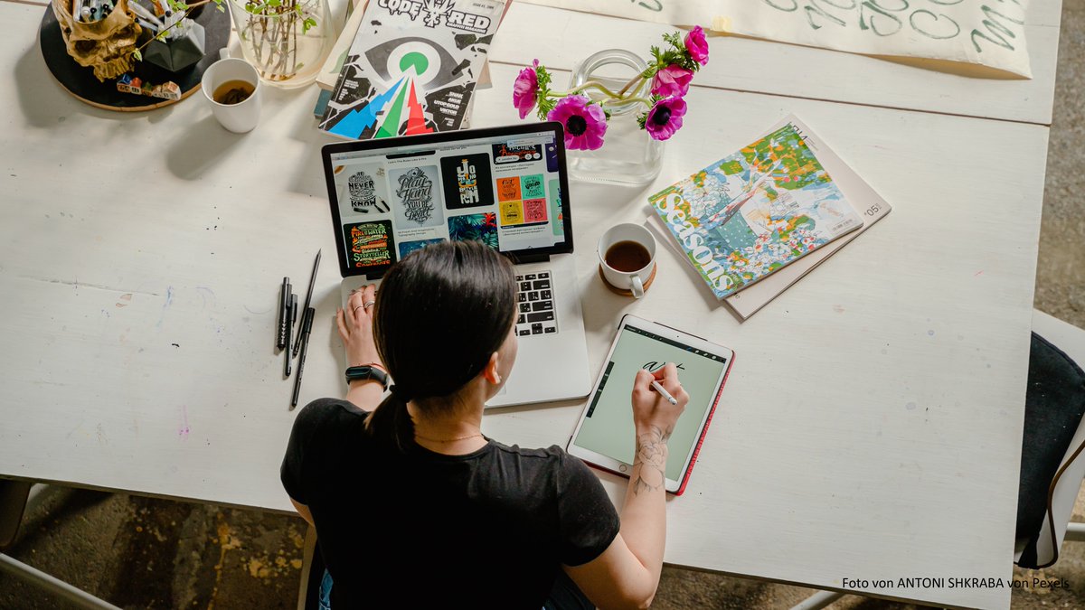 Stabsstelle_ALP's tweet photo. Bildbearbeitung am Tablet – ganz einfach! In der #eSession am 4.5.22 Kniffe und Tricks kennenlernen, wie z.B. Bilder mit Schriften versehen oder Zeichnungen animieren. Für Anfänger!😉
Zur Anmeldung:👉https://t.co/p7Rds8xWGU #twlz #BayernEdu #Grundschule #Gymnasium @KM_Bayern https://t.co/sCZPf6CBE0