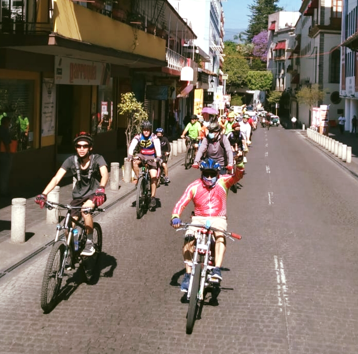 CoSustenta's tweet photo. 😍🚲 ¡Te compartimos algunas fotos de la #RodadaUV!
Estuvimos muy felices de ver a tantas caras nuevas 🙌
✅ Ya estamos planeando la ruta de la siguiente, ¿a dónde te gustaría ir? ¿O en qué región te gustaría una #RodadaUV? 👉¡Cuéntanos, te leemos https://t.co/a2iVamztIy