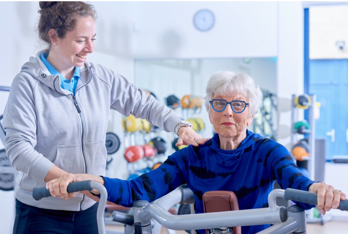 Wij zijn op zoek naar een fysiotherapeut voor onze locatie in Zeist. Je komt te werken in een dynamisch en professioneel team van manueel-, sport- en algemeen fysiotherapeuten. Naast fysiotherapie ook fysiofitness werkzaamheden. Kennismaken? J.lemckert@fysiosportentraining.nl