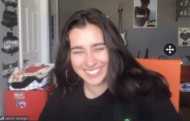 lipajergui's tweet photo. amigo el fondo d Lauren es tan gringo d película no sé por qué https://t.co/2SXfmDbF6S