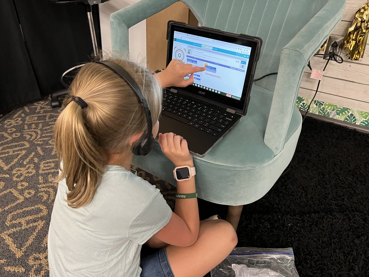 regibbs_mcs's tweet photo. Gotta love a #coding dance party! These 3rd @MCESMavericks were so much fun! @edtech_mcs @madisonschools #mcslearn @codeorg https://t.co/ehnPkgrO2H