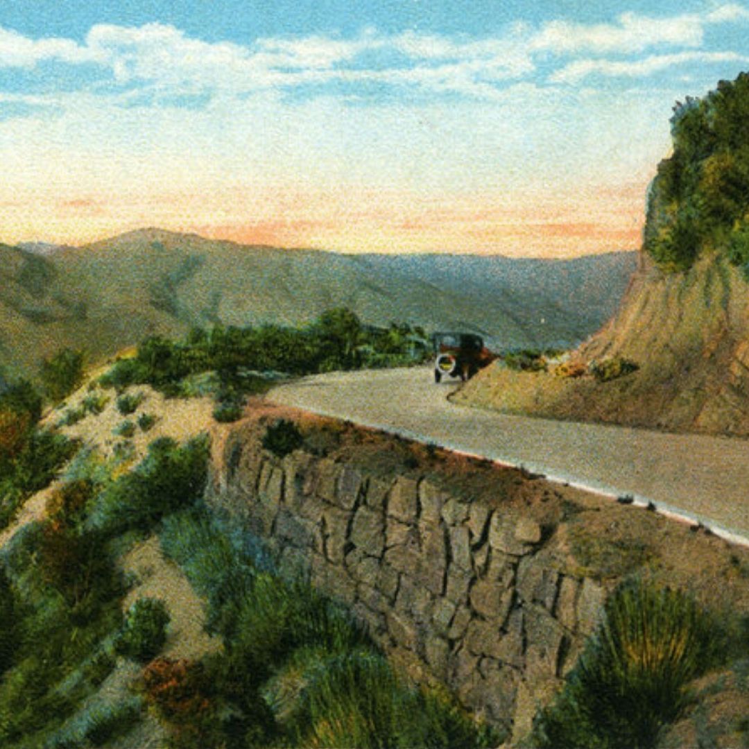 MuseumVenturaCo's tweet photo. Quite the scene, huh? 😍
This is a view of the Ridge Route at Castaic Creek with the back of a car going around a curve on the road.
Identifier: 21609 PC
Creator: Western Publishing & Novelty Co.
#Sunset #Drive #Spring #Art #Culture #ExplorePage #Exhibits #VirtualExhibits... https://t.co/4aRbcXHpfD