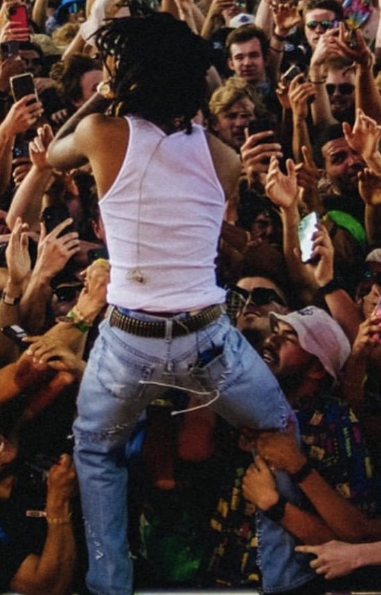 big_dog_mg's tweet photo. I’ll never get over that I’m in all these photos with jid for his first Coachella https://t.co/Adlx03y96A