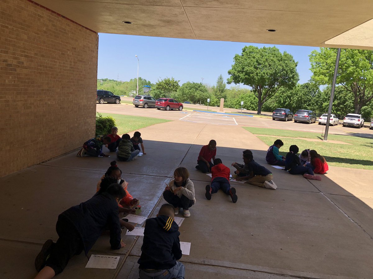 MrsLeeannMorris's tweet image. Math is better outside! Enjoying the beautiful weather with my @SCES_Scorpions #mathoutside