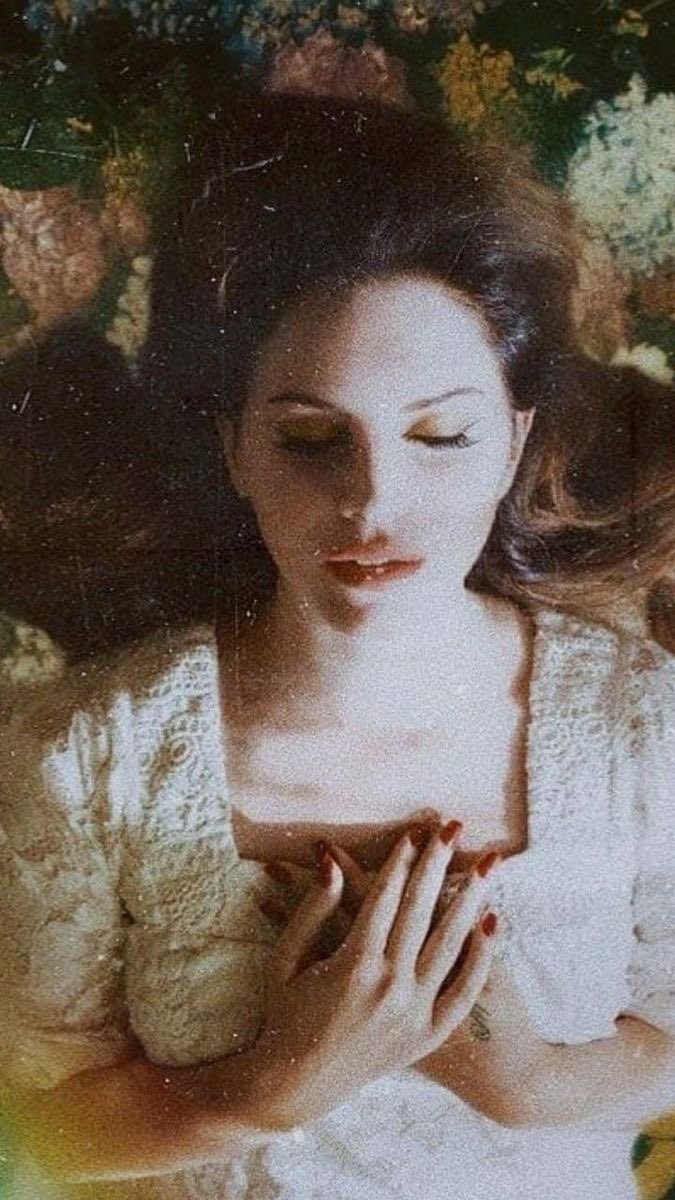 gabrimoonn's tweet photo. lana del rey's best instrumentals ever (a hot thread 🪡) https://t.co/f5yEesEUp9