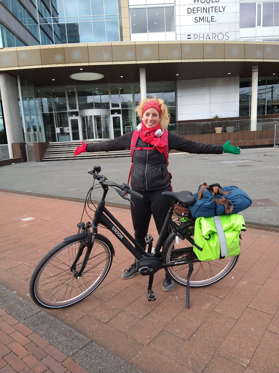 HELP! IN TRANEN! Zojuist is mijn fiets gestolen. Bij de toneelschuur in <a href="/haarlem/">haarlem</a>. In de afgelopen 1,5 uur. M’n grote trots en belangrijkste vervoersmiddel 😭
Please RETWEET omdat ik hoop dat ie snel gevonden wordt 🙏🙏
Ps foto van vorig jaar, net nieuw toen. <a href="/FBHaarlem/">Fietsersbond Regio Haarlem</a>