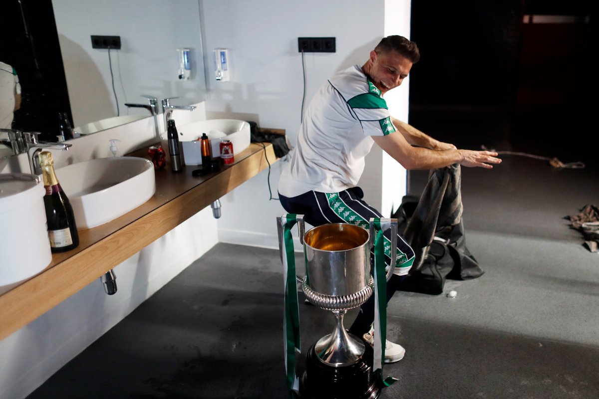 RealBetis's tweet photo. Por ahí viene la chica que te gusta. Actúa normal.

El chico: https://t.co/tItleKGB83