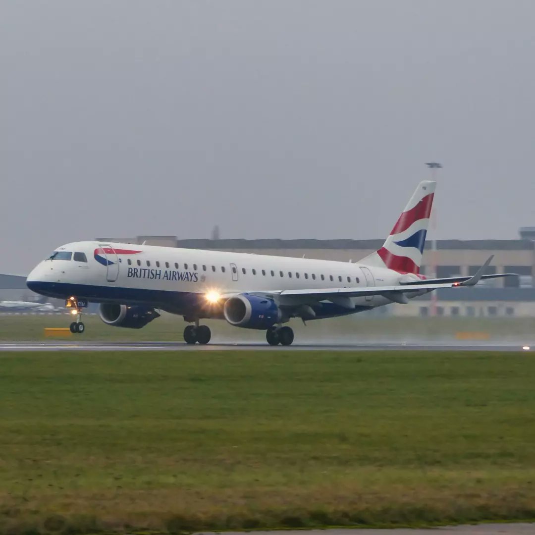 Michaelflying28's tweet photo. BA CityFlyer Embraer ERJ-190-100 SR G-LCYM departing Doncaster Airport for George Best Belfast City Airport 27.12.21. 

#embraer #embraerlovers #weloveembraer #embraerejet #embraerejets #ejet #ejets #e190 #emb190 #embraere190 #erj190 #erj #britishairways #ba #bacityflyer #bacf https://t.co/IDhbddR3ro