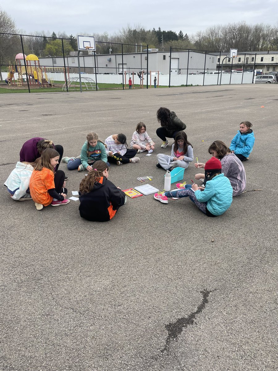 stephrwheeler's tweet photo. Coming up with open ended questions to ask new friends during our Girls on the Run practice today! 🏃🏼‍♀️🏃🏼‍♀️🏃🏼‍♀️ https://t.co/OLBpW4bGpo