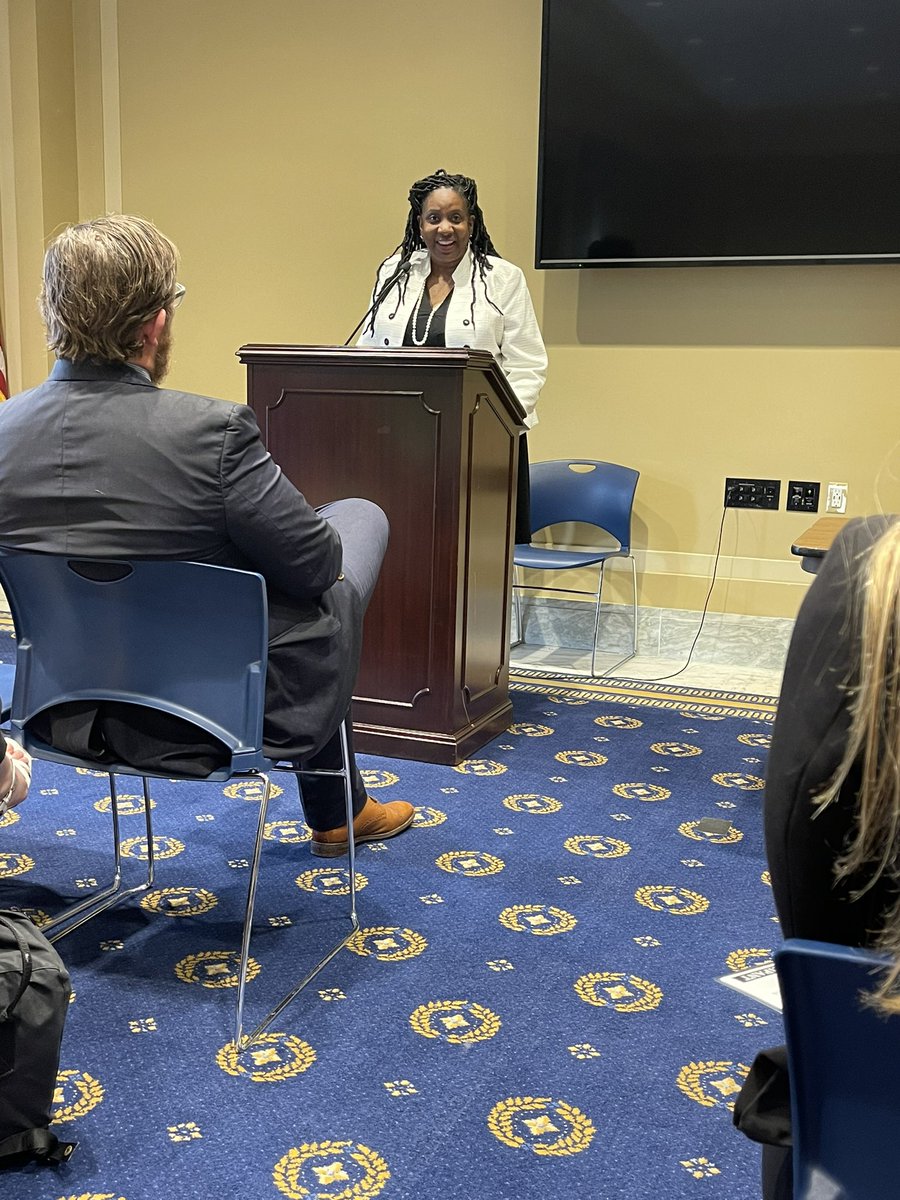 UA SSW Dean <a href="/SchnaviaHatcher/">Schnavia Hatcher</a> welcoming participants to the 6th Annual <a href="/UASWDCFlyIn/">UA SSW Fly In</a>! #rolltide #Capstone2Capitol2022 #policyup4SW