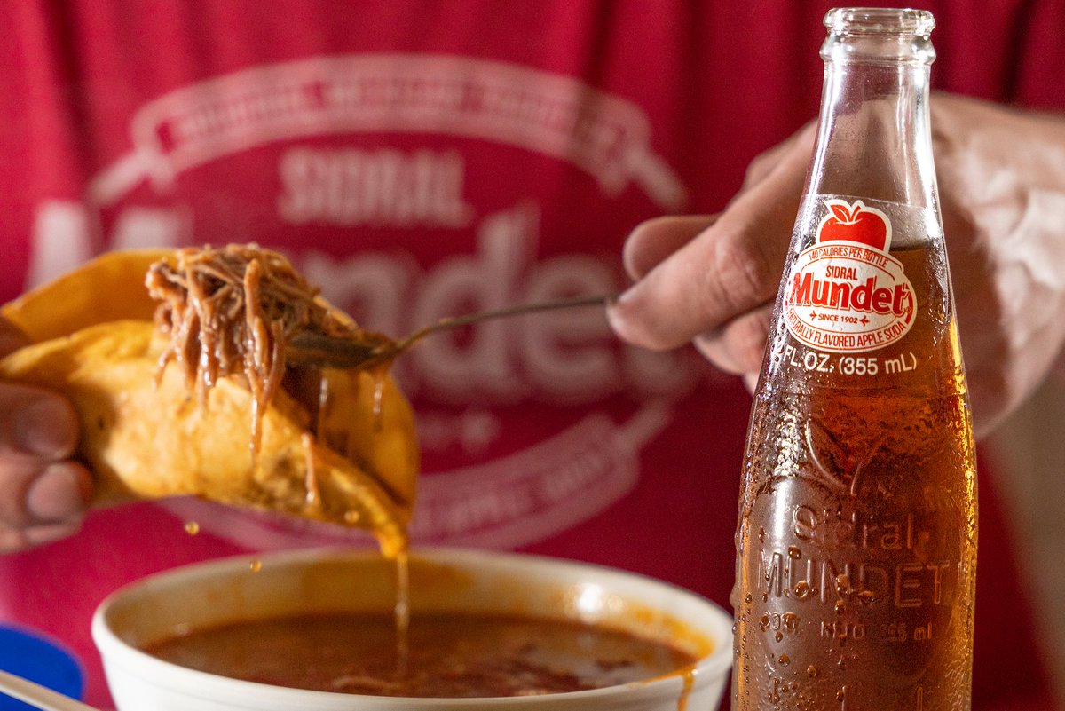 SidralMundet's tweet photo. Mmmm! Mundet and Birria Tacos!
#tacotuesday #tacos #BirriaTacos https://t.co/y21jPp3Asl