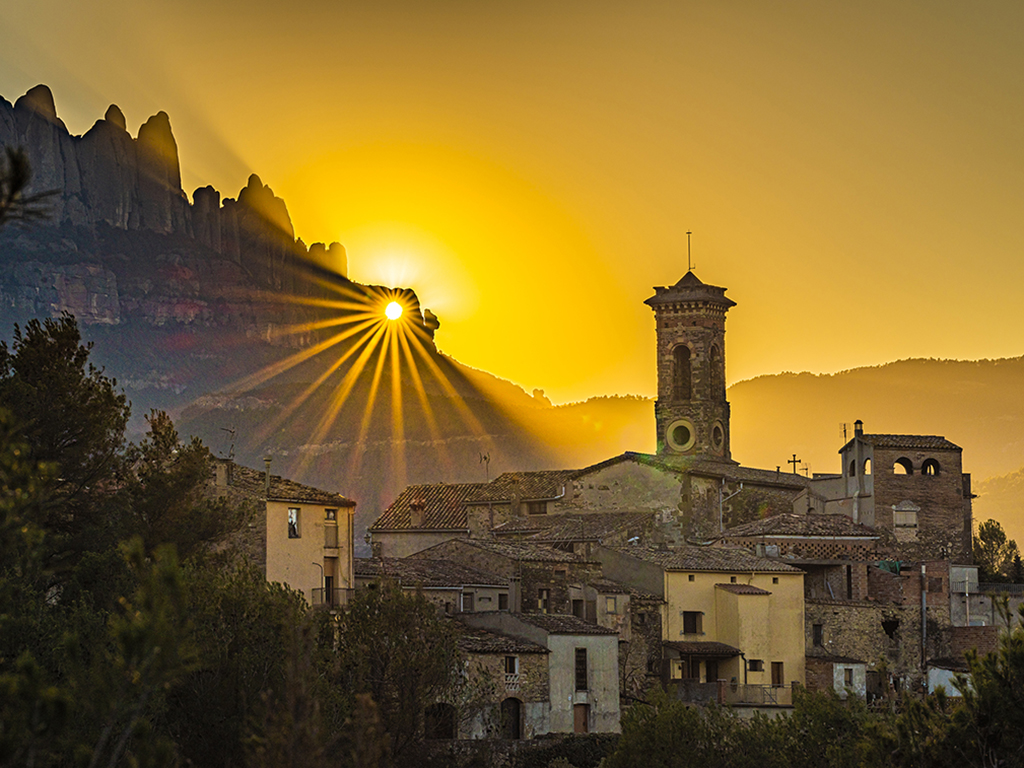 ARA_fotografia's tweet photo. MIRADES|
Posta de sol pel forat, a l' #ARAmirades de dimecres https://t.co/1RVaVI7CuB 📸 Jaume Morera #ARAmirades #flordesol #montserrat https://t.co/qYxDNBJSFQ