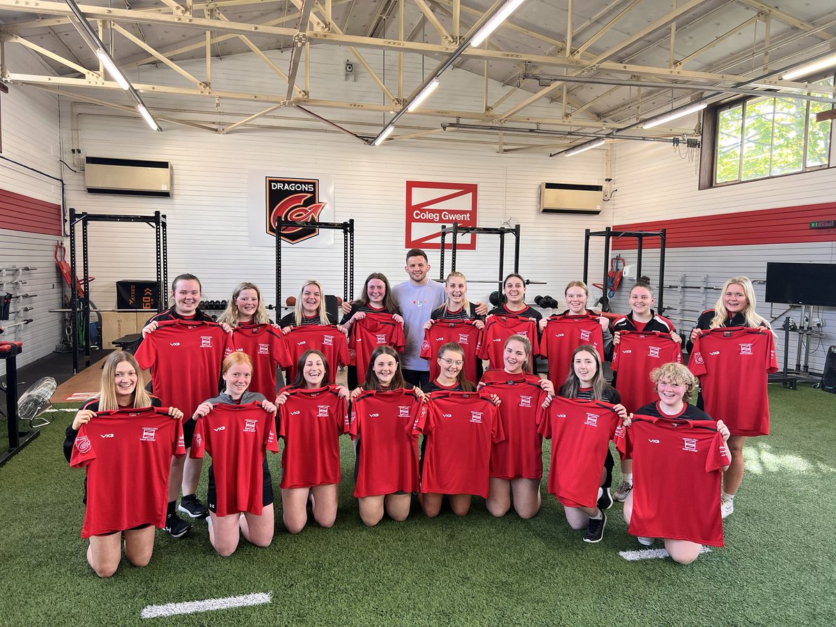 martyncooke19's tweet photo. What a fantastic experience for the @ColegGirls today @principalitysta beating a very good @LlandoveryColPE team in the WSRU Senior Group U18s Cup final. #RTP2022 @ScottyM67 @DragonsWomen @coleggwent https://t.co/IRZkUOH1p8