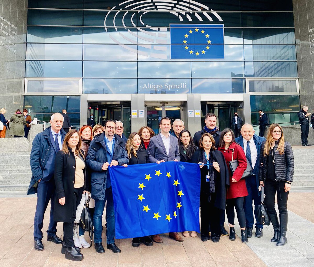MassaroPiet's tweet photo. Prima giornata a #Bruxelles con una bella ed affiatata delegazione di #ForzaItaliaRoma. Grazie all’On. Luisa #Regimenti per la calorosa accoglienza. https://t.co/kFY30GWl7f