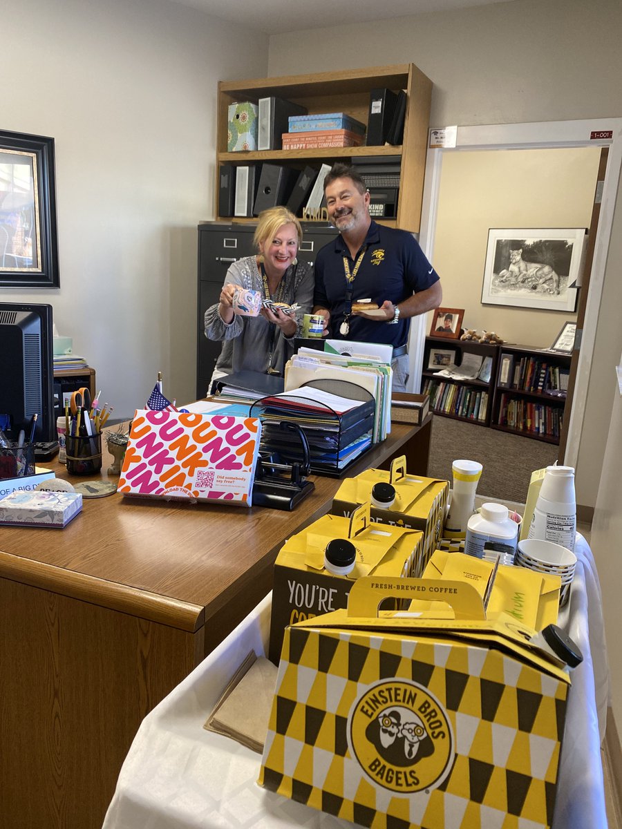 LPEPanthers's tweet photo. Donuts and coffee = a BREWtiful way to start our day! Thank you @lakeparkpto! ๐โค๏ธ
@collierschools #TeacherAppreciationWeek #LPERocks https://t.co/CduTqtvhel