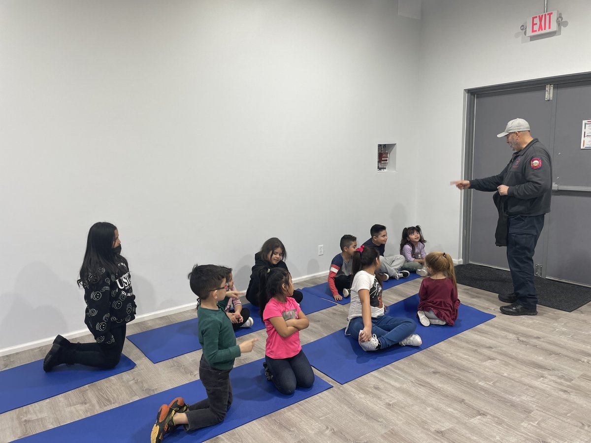 OmahaFireDept's tweet photo. We had so much fun visiting the Healthy Kids Club program at @latinocenterorg ! We spoke to the kids about fire safety and fire escape planning and they were also able to practice how to stop, drop, and roll π©βππ
#OFDCares #FireSafety #FirePrevention
π·: @latinocenterorg https://t.co/0KmN6GbOko