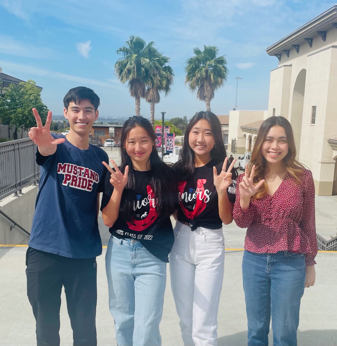 ylhigh's tweet photo. Congratulations to our YLHS Valedictorians and Salutatorians! Theodore Adams &amp; Sophie Zhang (Valedictorians), Kayla McKechnie &amp; Esther Yang (Salutatorians). Go Mustangs! https://t.co/bVvojzZDrN
