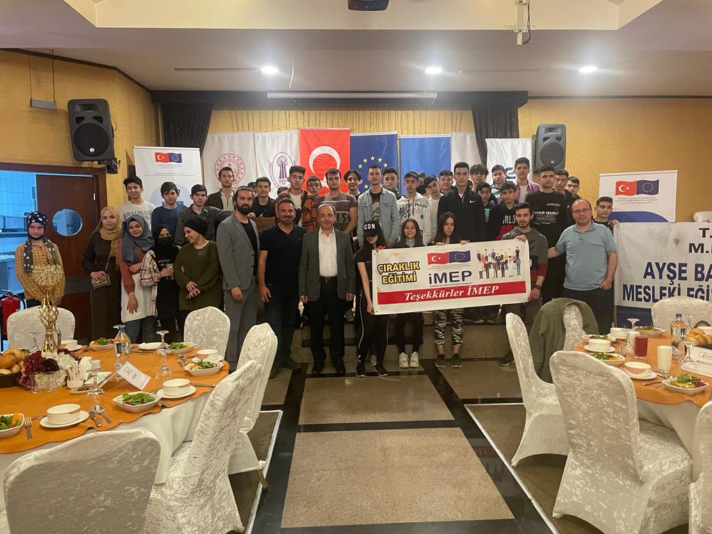 IMEP_VET4JOB's tweet photo. İstihdam için Mesleki Eğitim Programı #İMEP kapsamında Ayşe Baldöktü Mesleki Eğitim Merkezi ve Osman Düşüngel Mesleki Eğitim Merkezi'ndeki çırak öğrenciler iftar yemeğinde buluştular. @tcmeb #TESK @expertisefrance #EDUSER @EUDelegationTur https://t.co/kETTnhA6Je