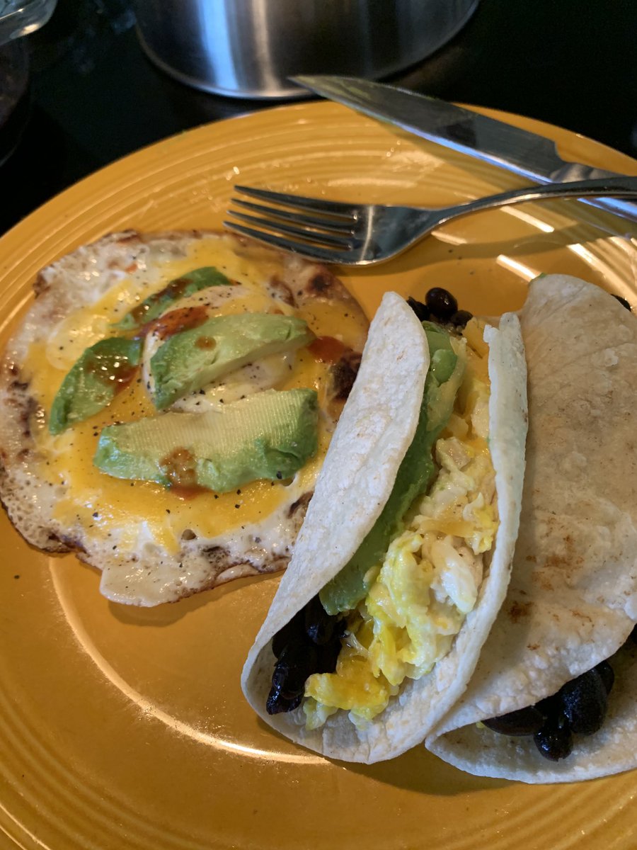 HamakerLisa's tweet image. Fancy breakfast #avocados #bubbly #breakfasttacos