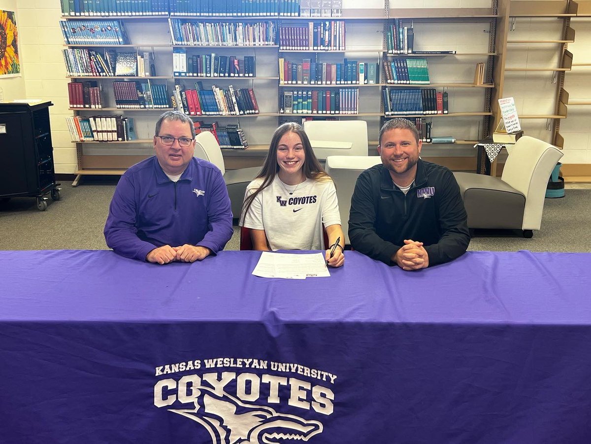 mf_hrabe's tweet photo. Signing Day✅💛💜🐺 @KwuWbb @coachshowman @Harpersheets @Coach_DTate Thank You For This Opportunity!! https://t.co/1PeNvH31mu