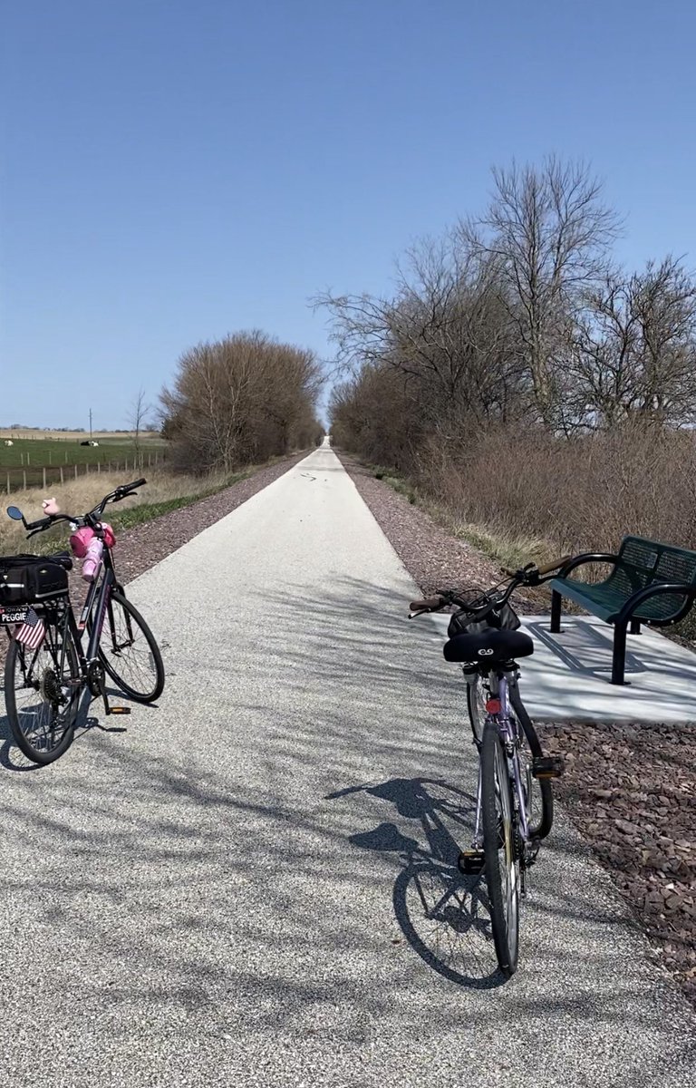 IowaLady_'s tweet photo. #day26 #30daysofbiking 
#wemadeit #sisterbikeride 
#htt #home↔️crocker 
#crockerbuffalo #newbench
#happyoldladyonabike🌻 https://t.co/0Fs784ZpPg
